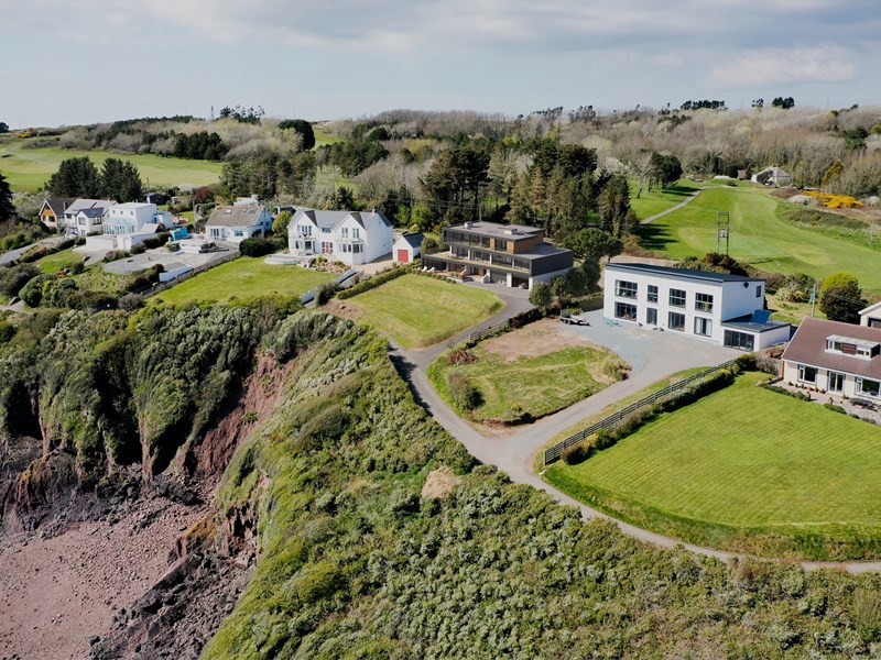 Gallery Image for C4 BUILDING BRITAIN'S SUPERHOMES with Guy Phoenix